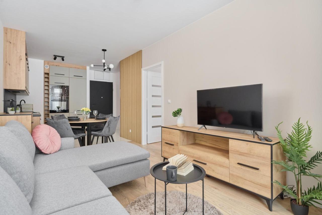Nowoczesny Apartament Z Balkonem I Parkingiem W Centrum Wroclawia By Noclegi Renters Esterno foto