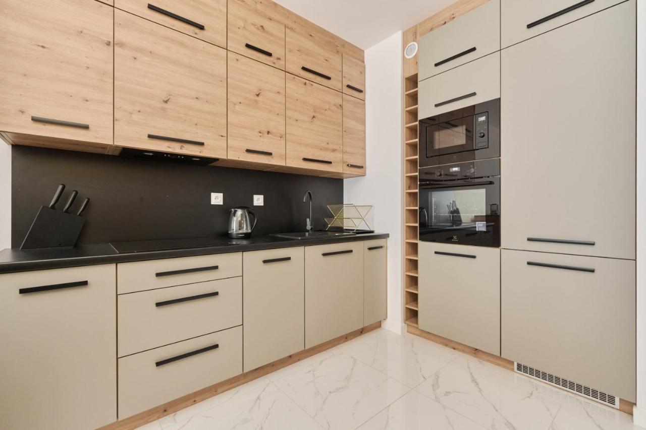 Nowoczesny Apartament Z Balkonem I Parkingiem W Centrum Wroclawia By Noclegi Renters Esterno foto