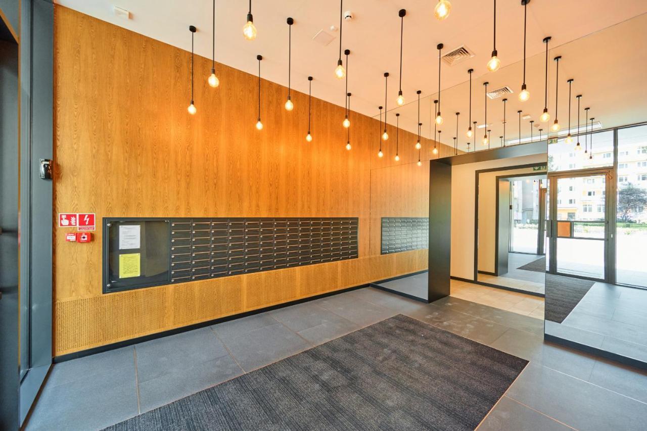 Nowoczesny Apartament Z Balkonem I Parkingiem W Centrum Wroclawia By Noclegi Renters Esterno foto